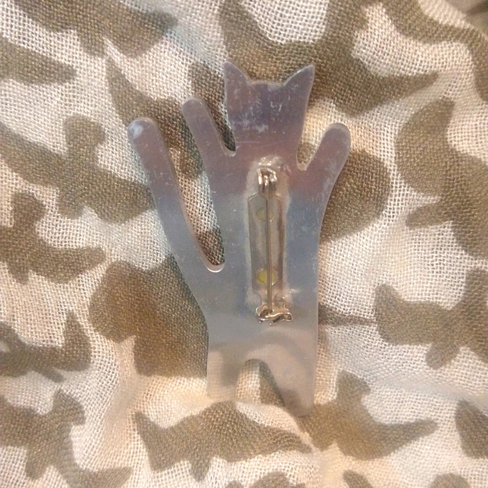 Cute Cat Pin - Picture 2 of 2